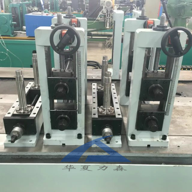 不銹鋼制管機,鈦焊管制管機,熱交換管制管機,制管機廠家,飲用水管制管機,排氣管制管機,復合管制管機,制管機模具,自來水管制管機,制管機價格,專業制管機,制管機